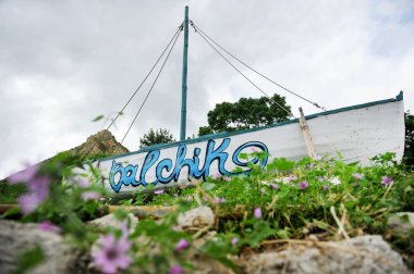 Terk edilmiş ahşap tekne: balçık