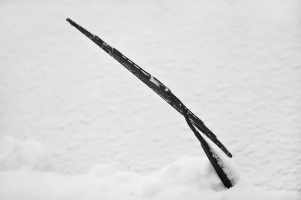 Carro limpador de pára-brisas na neve — Fotografia de Stock