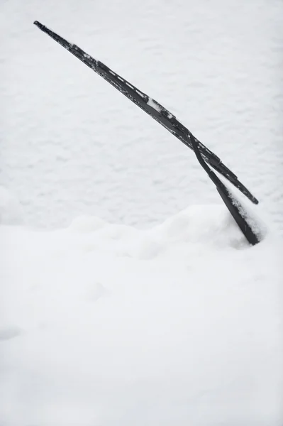 Limpiaparabrisas de coche en nieve —  Fotos de Stock