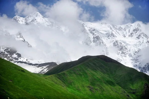 Montagnes du Caucase en été — Photo