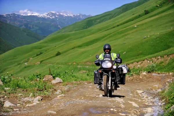 Aventura en moto en el Cáucaso — Foto de Stock