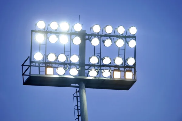 Stadion światła na zachodzie słońca — Zdjęcie stockowe