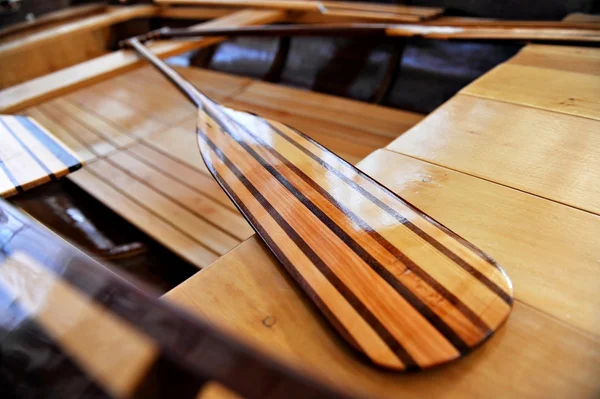 Нові весла дерев'яні — стокове фото