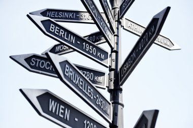 Europe büyük harf tabela