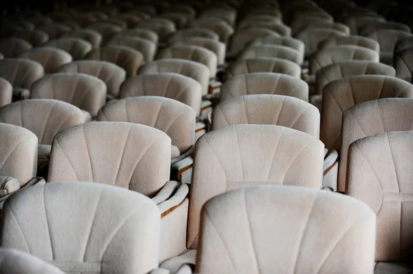 Sillones de terciopelo beige vacíos — Foto de Stock