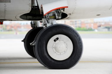 Airplane wheels clipart