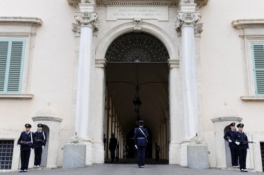 Quirinale Sarayı değişikliği korur