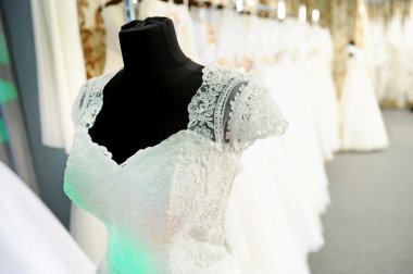 Gelinlik manken üzerinde