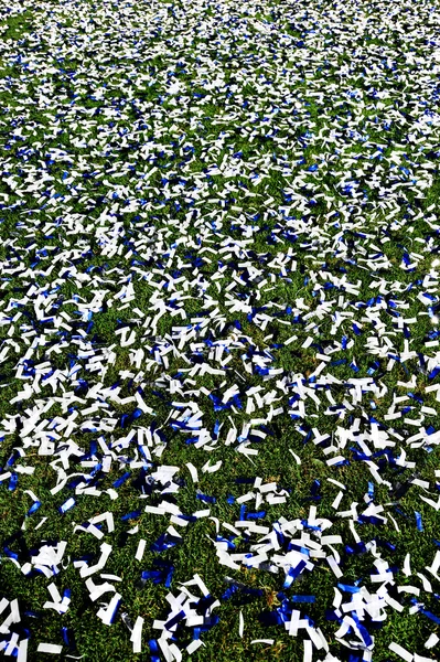 Confetti en un campo de fútbol —  Fotos de Stock