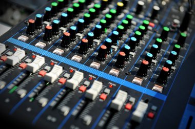 Profesyonel ses konsol