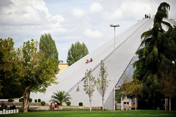 Tirana-piramis — Stock Fotó