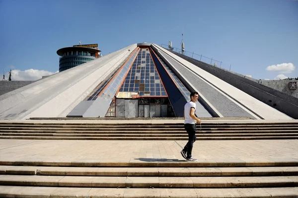 Pirâmide de tirana — Fotografia de Stock