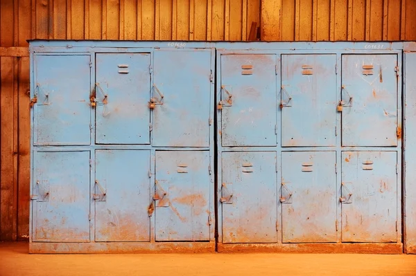 Stary zardzewiały szafki niebieski — Zdjęcie stockowe
