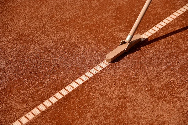 テニス粘土裁判所メンテナンス — ストック写真