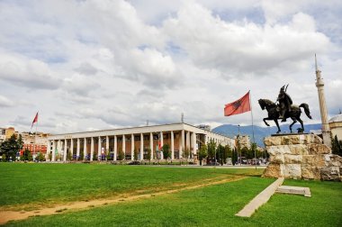 Tiran meydanda İskender bey