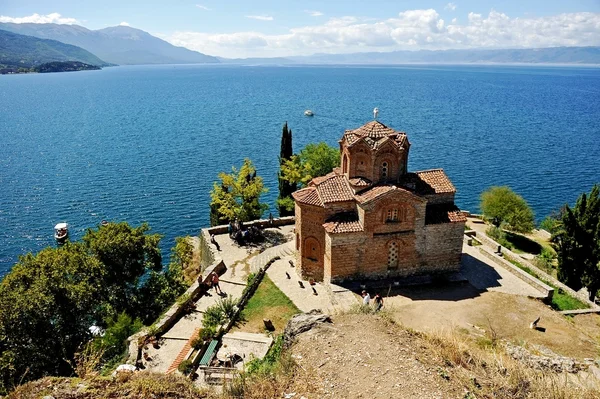 Kostel svatého Jovan Kaneo s Ochridské jezero v pozadí — Stock fotografie