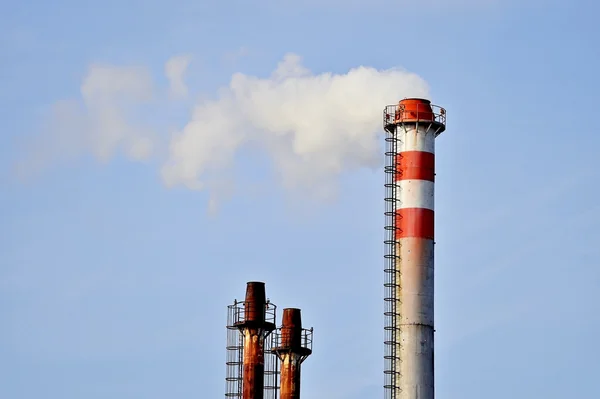 Steam coming out from industrial chimney — Stock Photo, Image