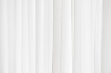 Beyaz bir perde ile güneş ışığı