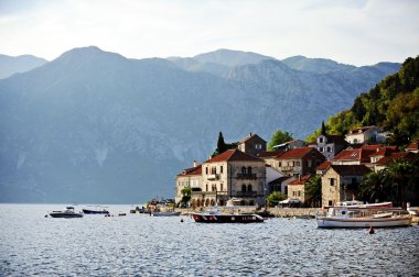 Kotor Körfezi turist tekneleri
