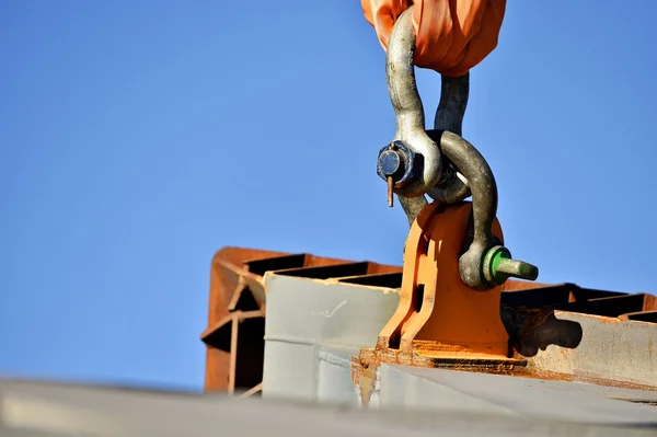 Heavy duty ipari láncos emelő betonszerkezet — Stock Fotó