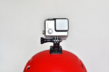 Kırmızı spor kask kamera
