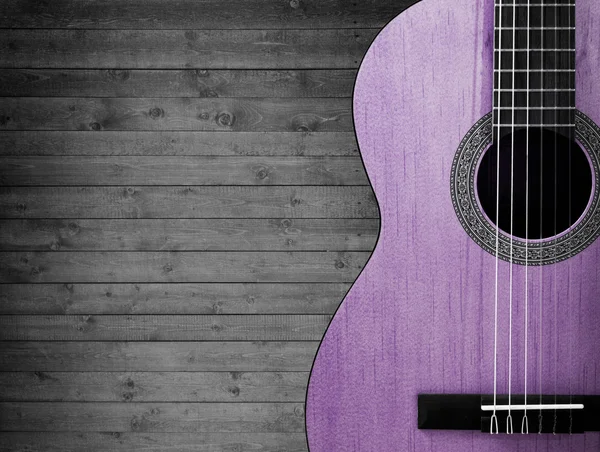 Teil einer pinkfarbenen Akustikgitarre auf grauem Holzgrund. — Stockfoto