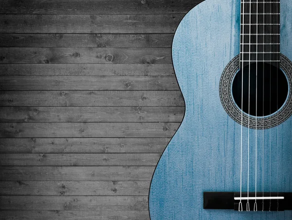 Teil einer blauen Akustikgitarre auf grauem Holzgrund. — Stockfoto