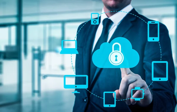 Melindungi konsep data informasi awan. Keamanan dan keamanan data cloud — Stok Foto