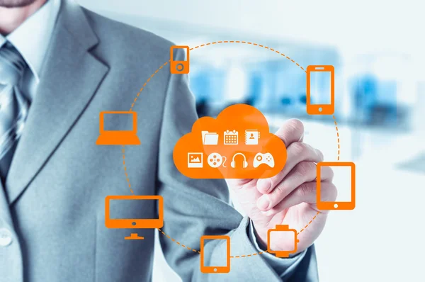 Empresario tocando una nube conectada a muchos objetos en una pantalla virtual, concepto sobre internet de las cosas — Foto de Stock