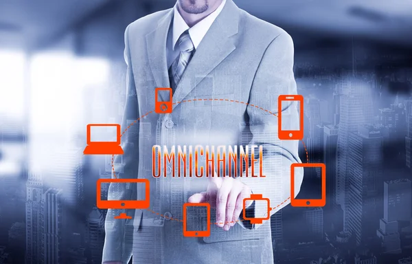 Η έννοια της Omnichannel μεταξύ των συσκευών να βελτιώσετε τις επιδόσεις της εταιρείας. Καινοτόμες λύσεις στην επιχείρηση — Φωτογραφία Αρχείου