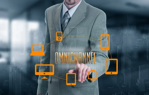 Das Konzept des Omnichannel zwischen Geräten, um die Leistung des Unternehmens zu verbessern. innovative Lösungen in der Wirtschaft — Stockfoto