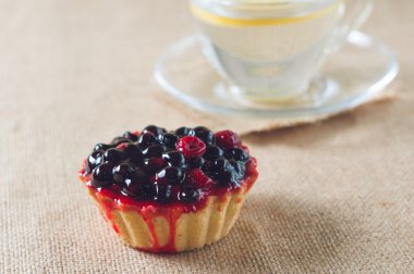 çörekler taze yaban mersini ve limon çayı