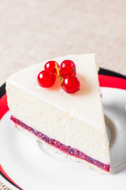 Tatlı - Cheesecake meyveleri kırmızı kuş üzümü ve kahve ile