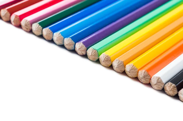 Crayons de couleur isolés sur fond blanc — Photo