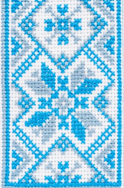 Ukrainska broderi ett fragment av manliga skjortor — Stockfoto