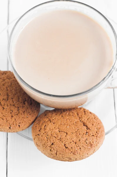 Biscuit à l'avoine avec fond blanc en bois de café — Photo