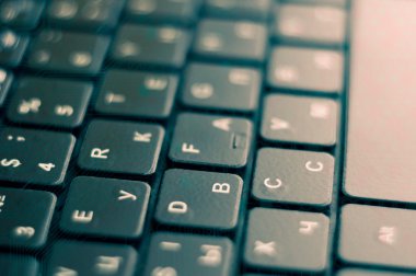 siyah dizüstü klavye. Teknik arka plan. Bulanıklık