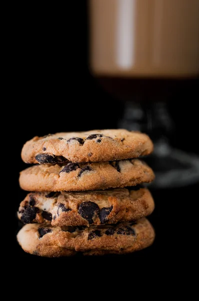 Dessert dans un verre sur fond blanc — Photo