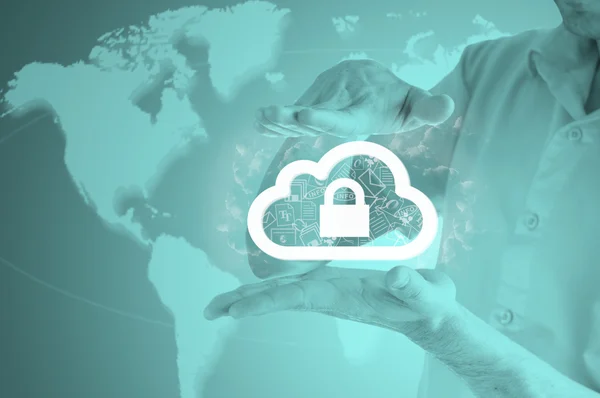 Proteja o conceito de dados de informações na nuvem. Segurança e segurança da computação em nuvem . — Fotografia de Stock