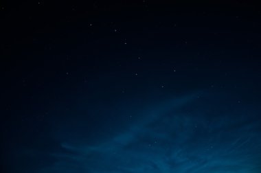 Güzel gece gökyüzünde yıldızlar ile. Küçük Ayı takımyıldızı