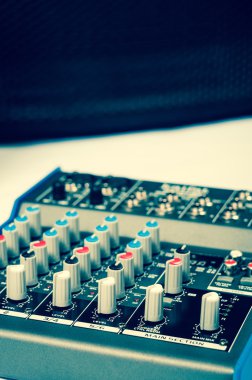 Müzikal amplifikatör closeup hoparlörler arka plan üzerinde