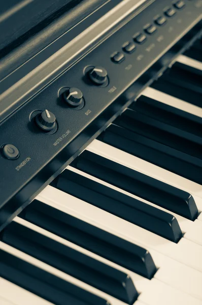 Close-up de teclas de piano. vista frontal fechada . — Fotografia de Stock