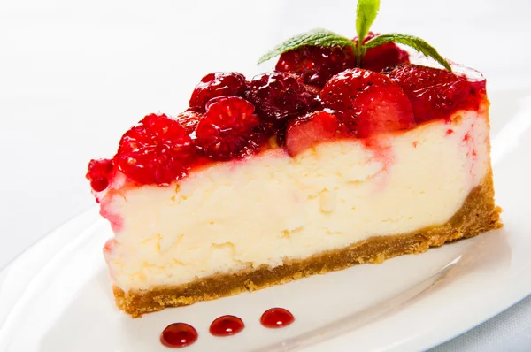 Cake with fresh culinary herbs strawberries on white plate — Stock Photo, Image