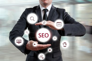 İşadamı etkili Seo optimizasyonu yaklaşım önerdi. Bir Seo akış sunan eller