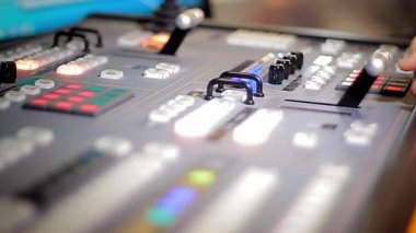 Yönetim elimi hareket tv yayın mikseri