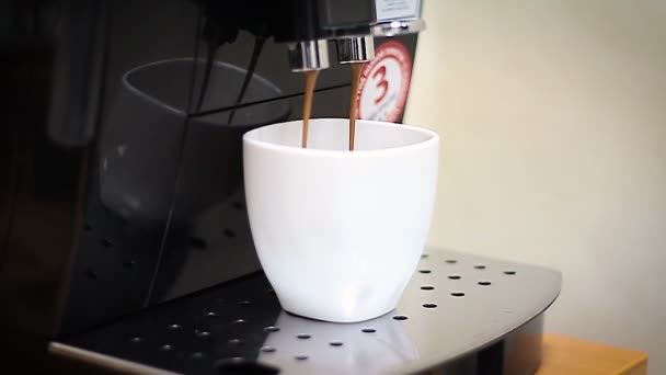 Coffee machine makes cup hot coffee — Stock Video