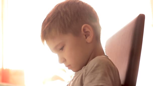 Αγόρι προσβεβλημένος και κλάμα 2 — Αρχείο Βίντεο