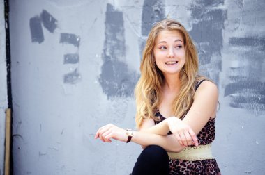 Kızıl saçlı güzel kız