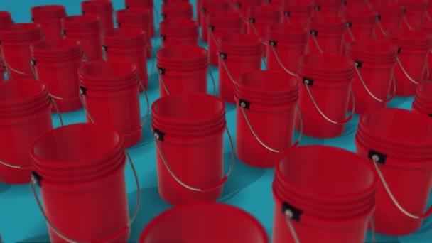 En hel del röda hinkar i en blå bakgrund 4k — Stockvideo