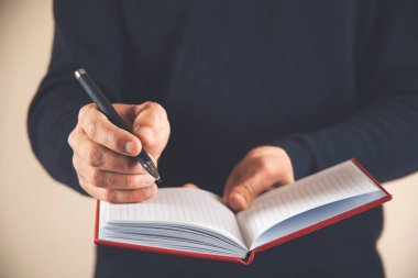 erkek el yazısı kalemle deftere